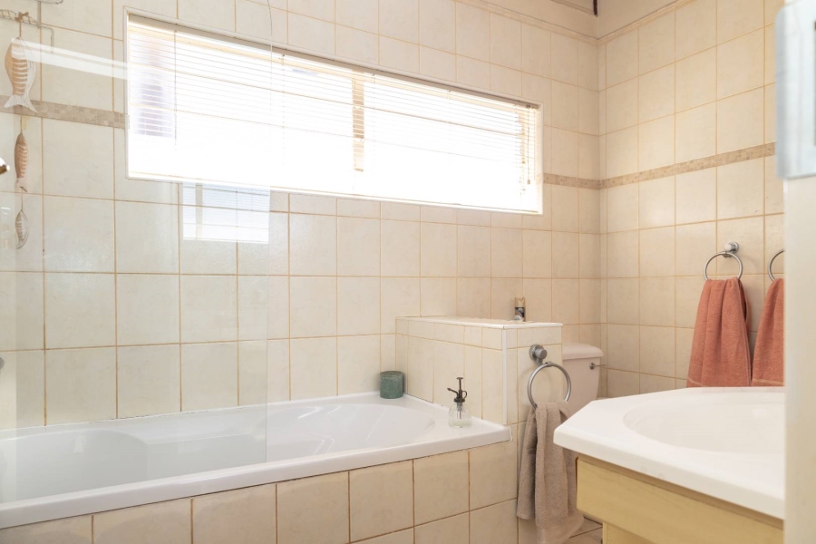 4 Bedroom Property for Sale in Ifafi North West